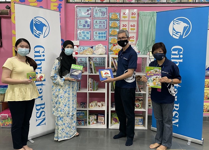 Lee Kok Wah, CEO of Gibraltar BSN and Susan Ong, CMO of Gibraltar BSN together with Teachers at Tabika Perpaduan Puan Linda and Puan Zaidah. From left to right: Puan Linda Liau – Teacher, Tabika Perpaduan; Puan Zaidah binti Mohd Yusof – Teacher, Tabika Perpaduan; Lee Kok Wah – Chief Executive Officer, Gibraltar BSN Life Berhad; and Susan Ong – Chief Marketing Officer, Gibraltar BSN Life Berhad. Gibraltar BSN/Press release.