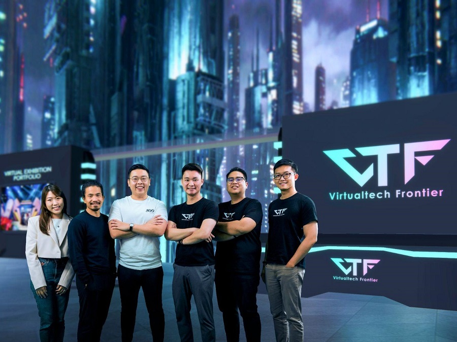 From left to right: Amanda Cham, Associate Director, 500 Southeast Asia; Khailee Ng, Managing Partner, 500 Global; Kendrick Tan, Co-founder & COO; Jason Low, Co-founder & CEO; Othniel Naga, Co-founder & CTO; Eugene Ng, Co-founder & Chief Designer | Photo by VTF/NHA File Photo