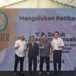 From left Datuk Pintaz Badar – Chairman of Pentas Flora Sabah, Yang Berhormat Datuk Dr Joachim Gunsalam – Timbalan Ketua Menteri dan Menteri Pembangunan Perindustrian Sabah, Yang Ber
