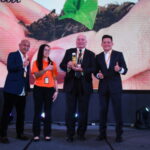 (From left) – Datuk Mohammad Pintaz Badar, Dr Ng Ee Chin (Head of Laboratory of Pentas Flora Group), Dr. H. Ernest Henderson, Mr Oon Kin Seng.