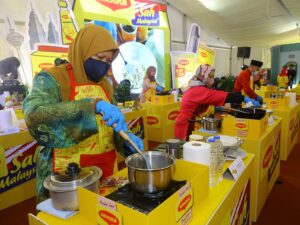 Consumer and food operators cook-off session at the Grand Finale of MAGGI® SAH Malaysia! held today at the Malaysia Tourism Centre (MaTiC), Kuala Lumpur. 26 October 2022. | Photo by Nestle (Malaysia) Berhad/NHA File Photo