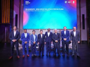 From left: Matthias Schlesiger, CEO of BMW Group Financial Services Malaysia; Gunaprasath Bupalan, Head of Corporate Communications of Pentas Flora; Renato Lima de Oliveira, Assistant Professor of Business and Society, Asia School of Business (ASB); Ng Chai Heng, Technical Director of Pentas Flora; Sashi Ambi, Head of Corporate Communications & Sustainability of BMW Group Malaysia; Rizal Kamaruzzaman, Executive Director of Tindakan Strategi; Nordin Abdullah, Founding Chairman of Malaysian Global Business Forum; and Hans de Visser, Managing Director or BMW Group Malaysia | Kuala Lumpur, Malaysia. 10 January 2023 | NHA File Photo