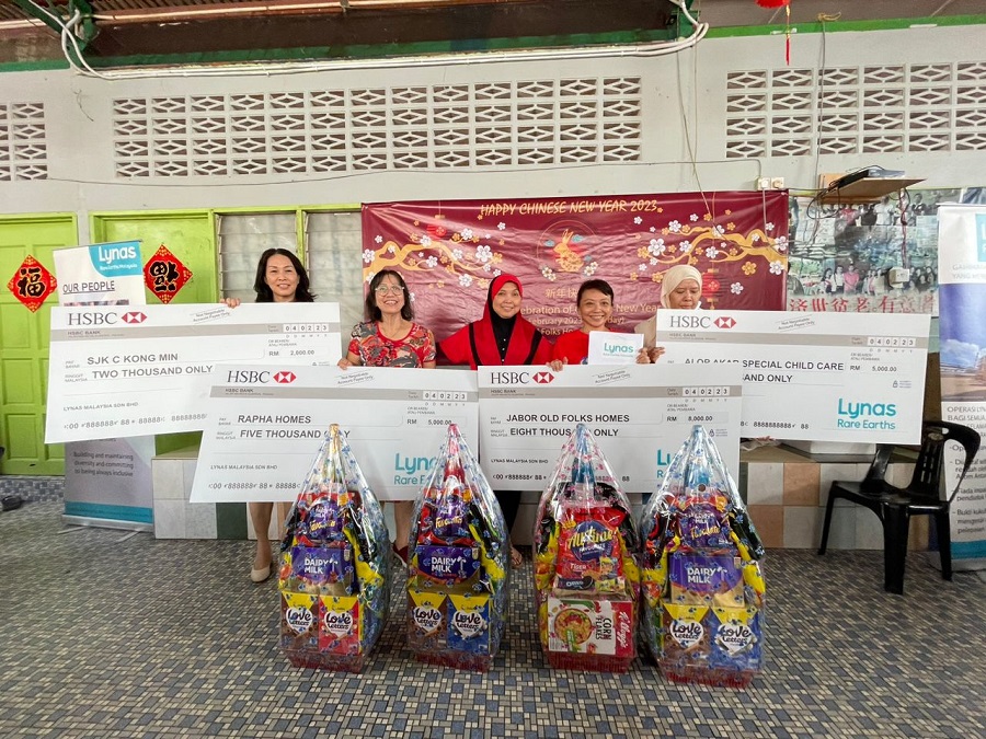 At its Chinese New Year 2023 celebration, Lynas Malaysia also donated to Jabor Old Folks Home, Alor Akar Home for Special Children, Rapha Children Home, and SJK C Kong Min. | Jabor Old Folks Home, 4 February 2023 | NHA File Photo