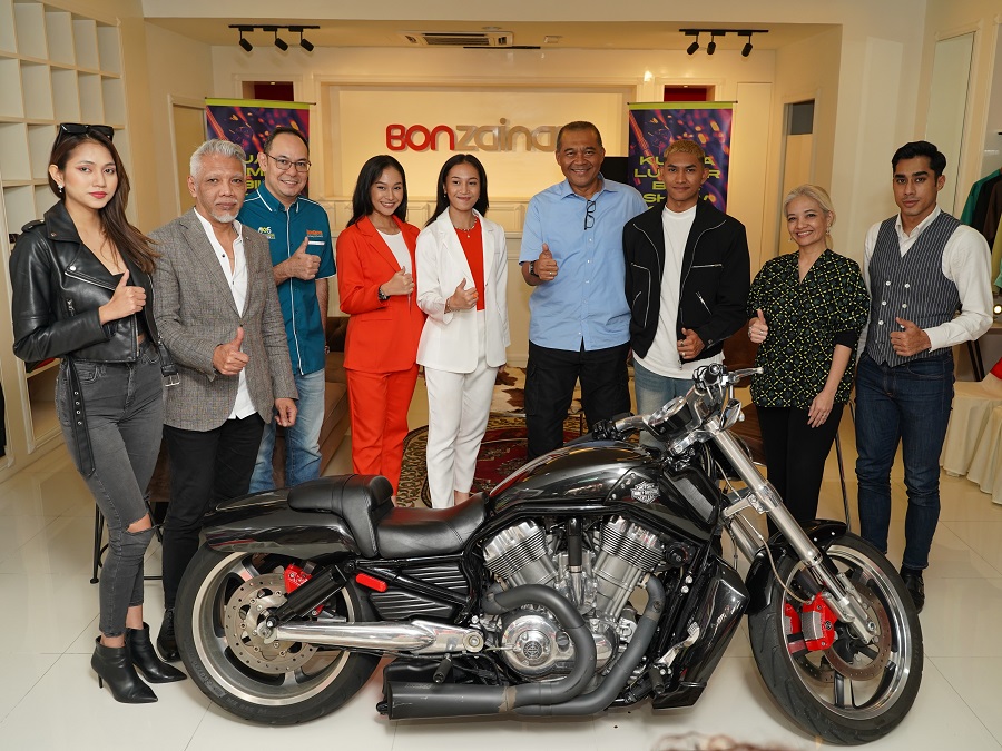Fashion designer, Bon Zainal (second from left) with Moventuum Sdn Bhd Director, Farouk Nurish, and Dr Yusseri Yusof, Director of Bayu D Enterprise Sdn Bhd (Publisher of RodaRoda Magazine) at the exclusive media event held today (26 July) at Bon Zainal’s Boutique in Plaza Damas, Hartamas, Kuala Lumpur. Also in the photo are local designers, Ghadeez, Emri Vision and Blackout by Rasta, who will be showcasing their ready-to-wear collection at the ‘Wheels on Heels’ fashion show at the Kuala Lumpur Bike Show 2023 in August. | Photo by Irfaan Seth/Moventuum/NHA File Photo