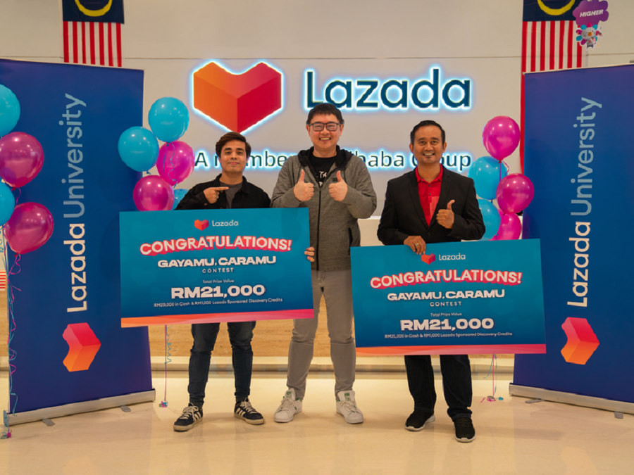 Winners of Lazada Malaysia ‘Gayamu, Caramu’ Contest with the CEO of Lazada Malaysia, Alan Chan. | Kuala Lumpur, Malaysia. 25 August 2023. | Photo by Lazada Malaysia
