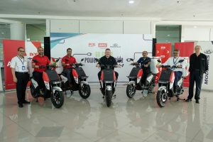 From left to right: Cairil Irwan Mohd Amir Sharifuddin, Deputy Head, Group Strategic Communications, DRB-HICOM Berhad, Akkbar Danial, Head, Automotive Distribution, DRB-HICOM Berhad and CEO of EON; En. Syahrul Yusuf, Chief Operating Officer, AVIS Malaysia; Charles Brewer, Group Chief Executive Officer, POS Malaysia Berhad; Roslan Roskan, Chief Executive Officer, MODENAS; Mahmood Razak Bahman, Head, Group Strategic Communications, DRB-HICOM Berhad; Cheah Chee Kong, Head, Group Risk Management and Sustainability, DRB-HICOM Berhad. | Photo by Pos Malaysia/NHA File Photo