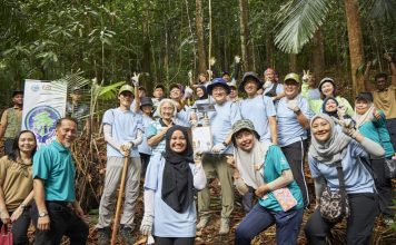 Coway Malaysia and Forest Research Institute Malaysia (FRIM) in their collaboration successfully planted 20 trees as part of the national Greening Malaysia Programme through 100 Million Tree Planting Campaign. | Photo by Coway Malaysia/NHA File Photo