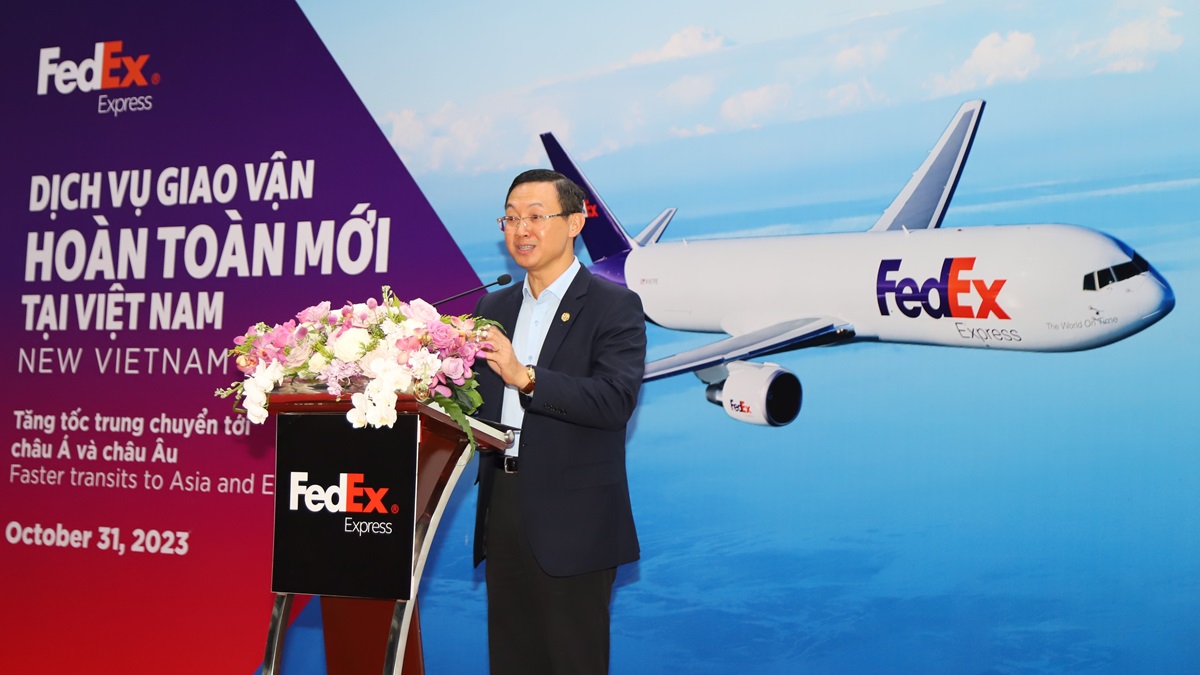Mr. Tran Phuoc Anh, Director General of the Department of Foreign Affairs commended FedEx for demonstrating its trust in Vietnam’s economic potential and business environment in his speech. | Photo by FedEx/NHA File Photo