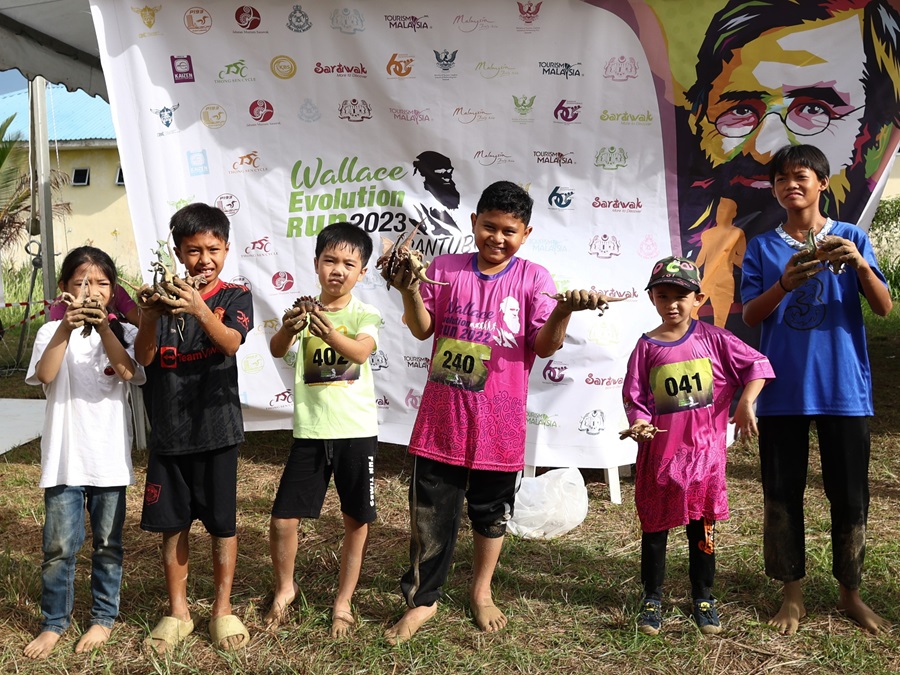 Children who participated in the scavenger hunt at the Wallace Evolution Run 2023. Santubong, Kuching, Sarawak, Malaysia. 5 November 2023. | Photo by The Bold Warriors Adventure and Exploration Club (BWAE) / NHA File Photo