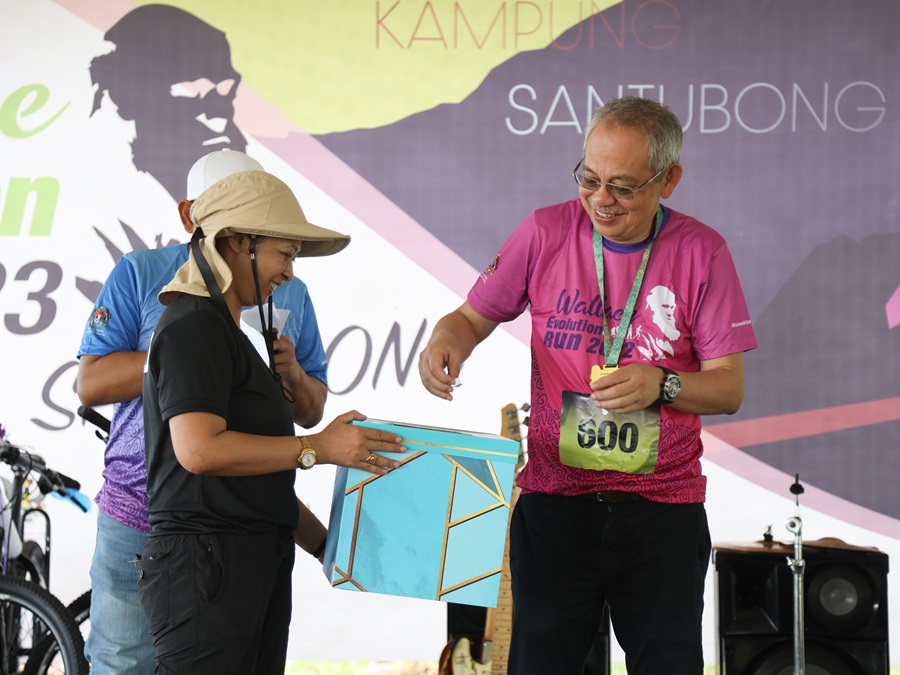 The Grand Lucky Draw at the Wallace Evolution Run 2023. Santubong, Kuching, Sarawak, Malaysia. 5 November 2023. | Photo by The Bold Warriors Adventure and Exploration Club (BWAE) / NHA File Photo