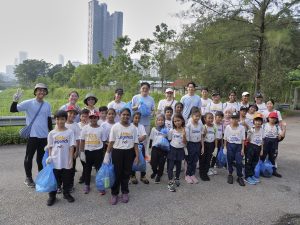 Coway, EcoKnights and Nicol David Organisation (NDO) had a fruitful Plogging (picking up litter while jogging) activity at Sungai Bunus Retention Pond Kuala Lumpur, a hands-on experience for the Little Legends to learn and care for our living environment. | Kuala Lumpur, Malaysia. 16 April 2024 | Photo by Coway Malaysia / NHA File Photo