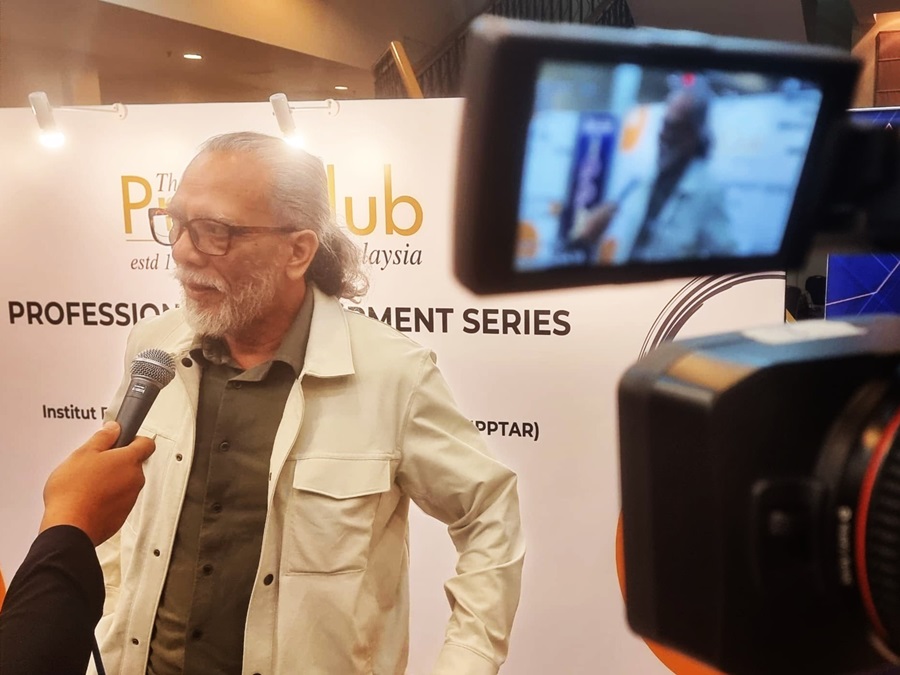 Datuk Ahirudin Attan, president of The National Press Club of Malaysia speaking to the media at the launch of the NPC Professional Development Seriec (PDS). | IPPTAR, Kuala Lumpur, Malaysia. 14 December 2023. | Photo by News Hub Asia / NHA File Photo