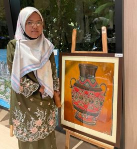 The artist and her artwork at the Hi-Tea Charity Event and Art Exhibition at Royale Chulan Kuala Lumpur organised by Art Market Malaysia in 2022 - A Celebration of Generosity and Creativity. | Photo by Art Market Malaysia / NHA File Photo