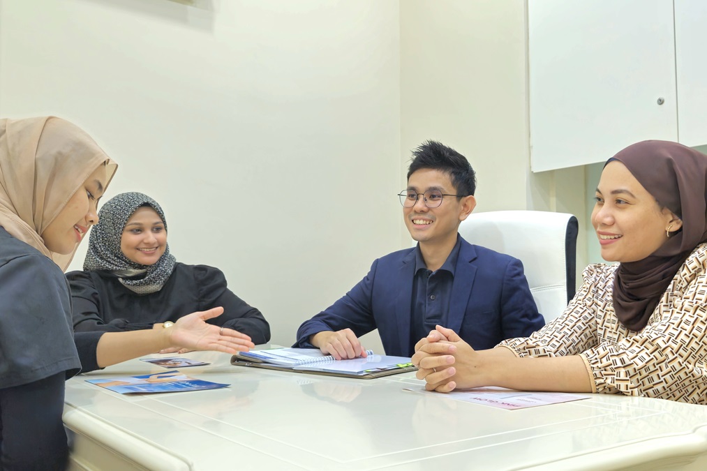 Allen Law, Chief Operating Officer of Stemcell First Group, strategises with his team to enhance cancer care accessibility. | Photo by Stemcell First / NHA File Photo