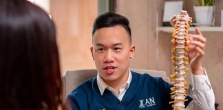 Dr Ian Yeoh, DC, during consultation with a patient at Ian The Chiro Clinic in Cheras, Kuala Lumpur, Malaysia. | Photo by Ian The Chiro / NHA File Photo