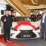 (From right) Steven Yang and Desmond Chong General Manager in Sales and Marketing roll out a consumer campai