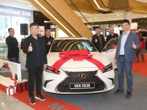 (From right) Steven Yang and Desmond Chong General Manager in Sales and Marketing roll out a consumer campaign offering a complimentary Lexus car. | Kuala Lumpur, Malaysia. 26 December 2024. | Photo by Toshiba / NHA File Photo