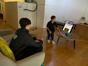 Sayaka Misumi giving Saif Nordin a briefing on Hyperbaric Oxygen Therapy (HBOT) at Japanese Healing in Plaza Damas 3, Kuala Lumpur, Malaysia. | Photo by News Hub Asia