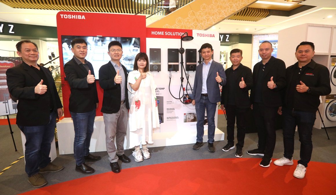 Managing Director Steven Yang (fourth from right) with the management team at the launch of the Toshiba SensTemp Stable Temperature Water Heater. | Kuala Lumpur, Malaysia. 26 December 2024. | Photo by Toshiba / NHA File Photo
