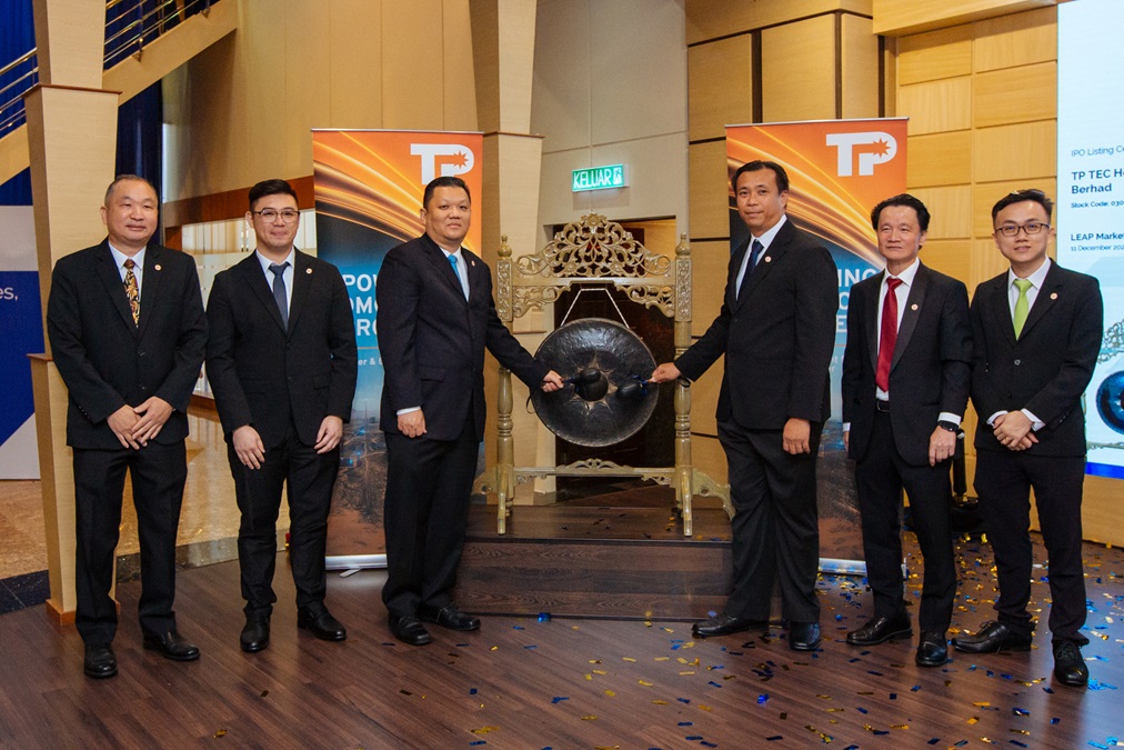 From left: Marcus Lau Poh Leong (刘保良), General Manager, Finance & Administration; Eric Chew Ching Hou (周子豪), Chief Executive Officer, TP TEC Holding Berhad; Lau Poh Keong (刘宝强), Managing Director, TP TEC Holding Berhad; Leong Kok Jiann (梁国健), Executive Director, TP TEC Holding Berhad; Dr. Jeffrey Chin (陈福强博士), Head of Corporate Finance, TP TEC Holding Berhad; and Khor Chee Pin (许瀚匀), Product Manager, TP Parts Sdn Bhd. | Photo by TP TEC / NHA File Photo