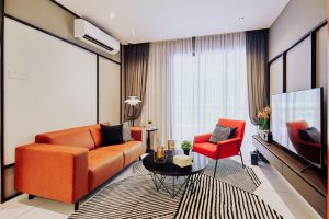 The Type B living room combines elegance and comfort with linen walls, a camel leather sofa, and a geometric carpet. | Photo by TuJu / NHA File Photo