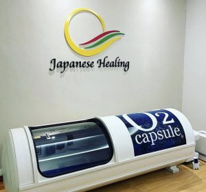 The hard shell hyperbaric oxygen chamber at Japanese Healing in Plaza Damas 3, Kuala Lumpur! It has a sliding glass door, so you don’t feel claustrophobic when you are inside the chamber. | Photo by Japanese Healing / NHA File Photo