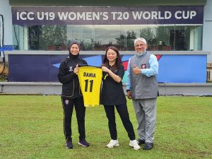 The team captain for the national under-19 women's cricket squad, Nur Dania Syuhada Binti Abedul Samad (left) with Hannah Yeoh, Youth and Sports Minister, and Malaysian Cricket Association president, Mohammed Iqbal Ali bin Kassim Ali (right) at the Bayuemas Cricket Oval in Pandamaran, Klang. 18 January 2025. | Photo by Ruzanna Muhammad / News Hub Asia