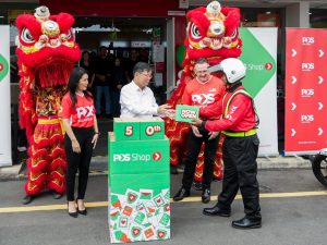 From left: Khazalin Ghuzal, Head of Retail, Pos Malaysia, YAB Tuan Chow Kon Yeow, Chief Minister of Penang, Charles Brewer, Group CEO, Pos Malaysia at the opening of its milestone 50th Pos Shop, located on Jalan Dato Keramat in Penang, Malaysia. | Photo by Pos Malaysia / NHA File Photo