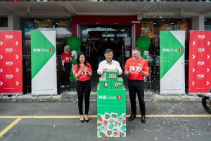 From left: Khazalin Ghuzal, Head of Retail, Pos Malaysia, YAB Tuan Chow Kon Yeow, Chief Minister of Penang, Charles Brewer, Group CEO, Pos Malaysia at the opening of its milestone 50th Pos Shop, located on Jalan Dato Keramat in Penang, Malaysia. | Photo by Pos Malaysia / NHA File Photo
