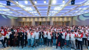 Nippon Paint Malaysia’s general manager, Tay Sze Tuck, and the company’s assistant marketing general manager, Datin Wong Meng, with the participants of Akademi Painter at the event in Kuala Lumpur, Malaysia on 23 February 2025. | Photo by Nippon Paint / NHA File Photo