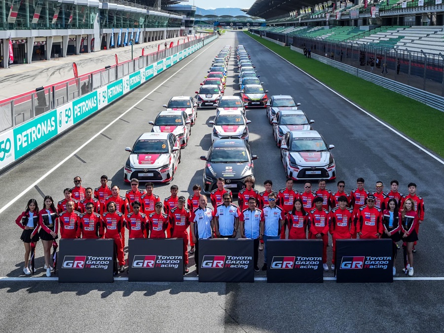 Toyota Gazoo Racing S7R3: (From left) Mohd Shamsor bin Mohd Zain, Executive Director, Datuk Ravindran K., President of UMW Toyota Motor, Faraed bin Mohd Sharif, Executive Director, and Sean Leng, Director. | Photo by UMW Toyota / NHA File Photo