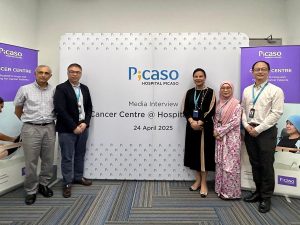 From left: Dr. Basri Johan Jeet Abdullah, Consultant Radiologist and Interventional Radiologist; Dr. Tan Chih Kiang (陈子健医生), Consultant Clinical Oncologist; Dr. Mastura Md Yusof, Consultant Clinical Oncologist; Dr. Ummi Affah Mahamad, Consultant General & Palliative Care Physician and Dr. Fam Xeng Inn (范恒银医生), Consultant Urologist — pictured at the official opening of Hospital Picaso Cancer Centre, which champions cancer care under one roof to improve early detection and patient outcomes. | Hospital Picaso, Petaling Jaya, Selangor, Malaysia. 24 April 2025 | Photo by Hospital Picaso / NHA File Photo