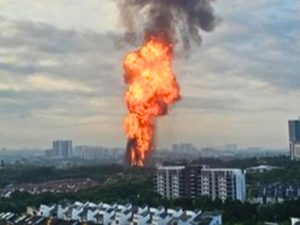 The gas pipeline explosion which occurred at 8.08 am on 1 April 2025 in Putra Heights, Malaysia. | Photo by Wong Chen (https://www.facebook.com/photo?fbid=1211853913641962&set=pcb.1211854003641953), Fair use via Wikimedia Commons / Cropped / NHA File Photo