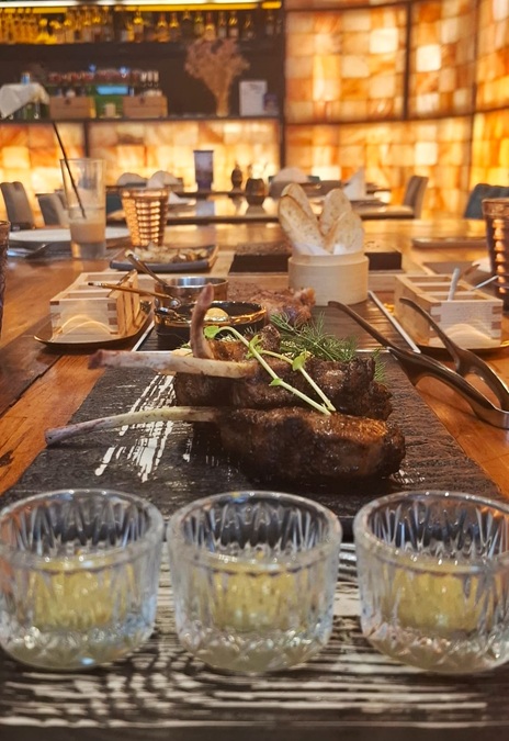 The overall feel of the restaurant is set by the ambient glow from the lights in the rock salt. It's not just about the lighting, the feel is a lot to do with the increased negative ions which make you feel relaxed and feel like time goes just a little bit slower. | Rock Salt Restaurant, Hartamas Shopping Centre, Kuala Lumpur, Malaysia. | Photo by News Hub Asia