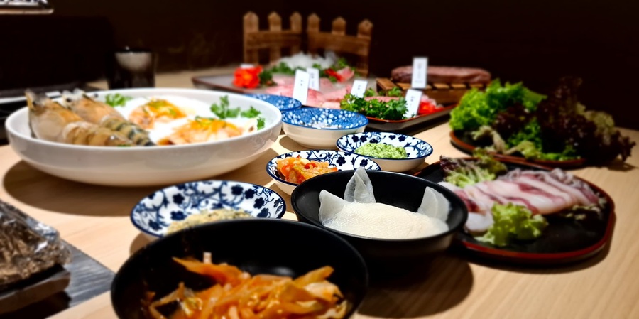 The delectable spread of seafood, A5 Wagyu beef waiting to be grilled and side dishes. Wagasa yakiniku, Bukit Jalil, Kuala Lumpur, Malaysia. | Photo by News Hub Asia