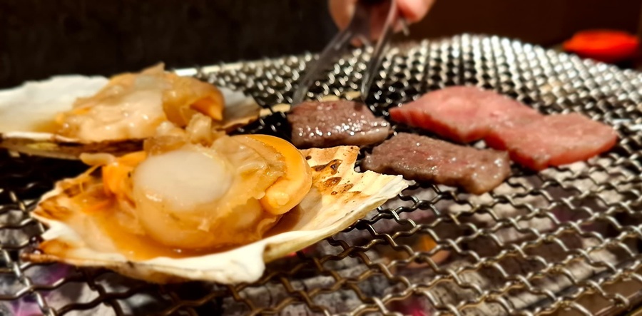 Scallops and beef grilled to perfection. Wagasa Yakiniku, Bukit Jalil, Kuala Lumpur, Malaysia. | Photo by News Hub Asia