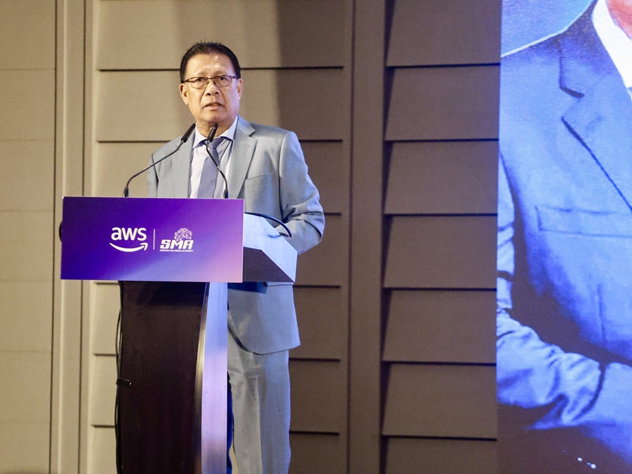 Y.B. Dato Sri Haji Julaihi, Minister for Utility and Telecommunication Sarawak, delivering his keynote address at the Sarawak Public Sector Innovation Forum 2025. | Kuching, Sarawak, Malaysia. 5 May 2025 | Photo by AWS / NHA File Photo
