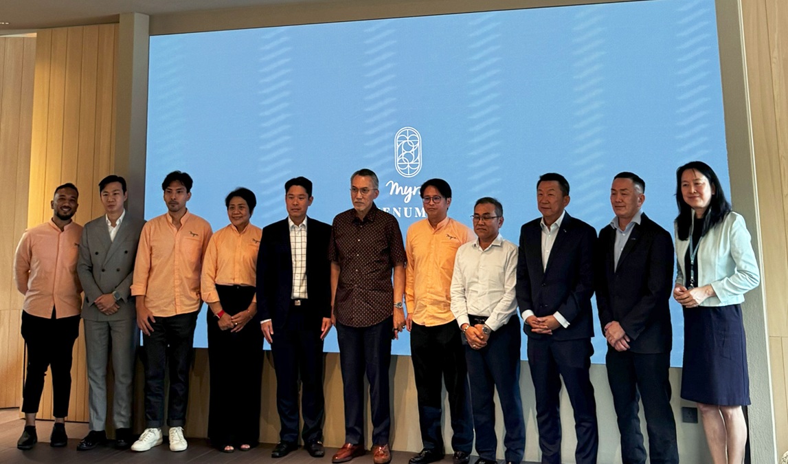 The unveiling ceremony was attended by (from left) Akil Hassan, chief of people and growth at Myra; James Yam; Kolby Low, director of Oriental Interest Berhad; Beh Suan Sim, chief operating officer of Oriental Interest Berhad; Christopher Lim, group CEO of Triterra; Tan Sri Ismee Ismail, group managing director of Naza Corporation Holding Sdn Bhd; Low Kok Shen, chief executive officer of Oriental Interest Berhad; Azman Haji Ibrahim , Chief Operating Officer of Naza TTDI; Jeffery Ng Eow Oo, managing director of group community banking at RHB Bank; Tony Yeoh Chiew Mun, head of group retail distribution at RHB Bank; and Christine Wong Sze Pin, head of homeowners of RHB Bank. | Shah Alam, Selangor, Malaysia. 14 May 2025 | Photo by Myra / NHA File Photo