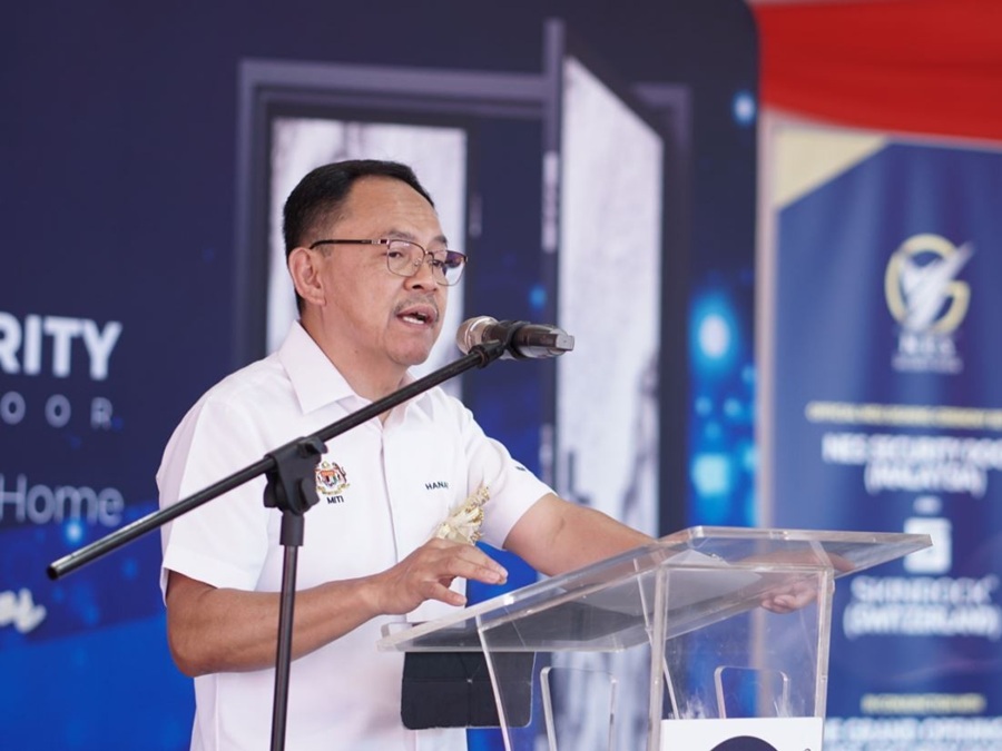 Emphasising NIMP2030’s objective, Datuk Hanafi Sakri, deputy secretary-general (industry), Ministry of Investment, Trade, and Industry (MITI) remarked, “The (NES’s) focus on developing high-value products and incorporating innovative designs will elevate Malaysia’s position in the international market.” | NES Security Door’s factory, Klang, Malaysia. 17 May 2025 | Photo by NES / NHA File Photo