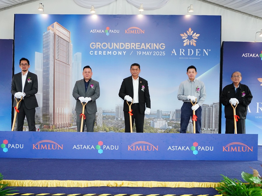 From left: Abdul Hakim bin Kamaludin, director of Astaka Kimlun Sdn Bhd; Allen Khong (孔俊伦), CEO and director of Astaka Holdings Limited; Datuk Haji Mohd Haffiz bin Haji Ahmad, Johor Bahru City Council Mayor; Pang Khang Hau (彭康浩), CEO and executive director of Kimlun Corporation Bhd; and Sim Tian Liang (沈天良), executive director of Kimlun Corporation Bhd at the groundbreaking ceremony of the Arden in Johor Bahru. | Joho, Malaysia. 19 May 2025 | Photo by Astaka Holdings / NHA File Photo