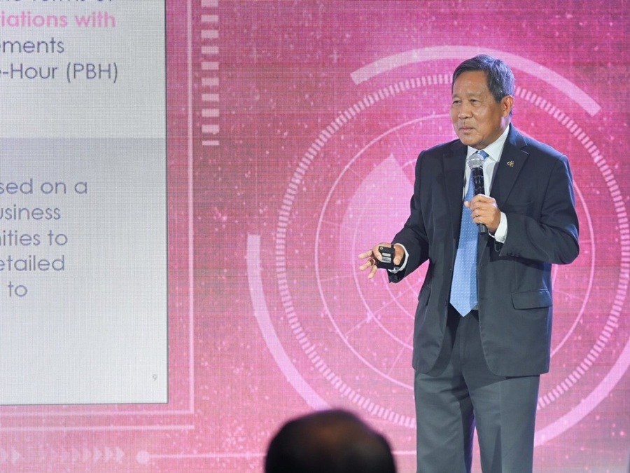 Dr. Piyasvasti Amranand, Head of the Business Rehabilitation Plan for Thai Airways, speaking at the President’s Distinguished Speaker Series under the theme: “From Turbulence to Triumph: Thai Airways’ Journey from Recovery to Ascent” hosted by Chulalongkorn University. 29 May 2025. | Photo by Chulalongkorn University / NHA File Photo