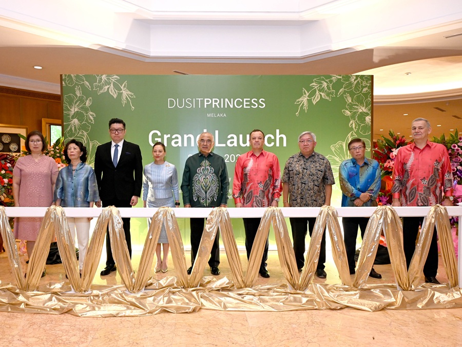 Dusit Princess Melaka, Dusit International’s first property in Malaysia, celebrated its official grand opening on 29 May 2025, introducing a new standard of upscale Thai-inspired hospitality to the state. The hotel’s official grand opening ceremony was officiated by the Governor of Melaka, His Excellency, Tun Seri Setia Dr. Haji Mohd Ali bin Mohd Rustam (centre). | Dusit Princess Melaka, Malaysia, 29 May 2025. | Photo by Dusit International / NHA File Photo