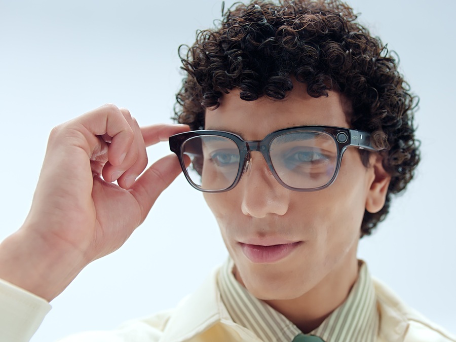 The world's first successful e-wallet payment transaction was completed on Meizu StarV Snap smart glasses via AlipayHK. | Singapore, 20 June 2025 | Photo by Alipay / NHA File Photo