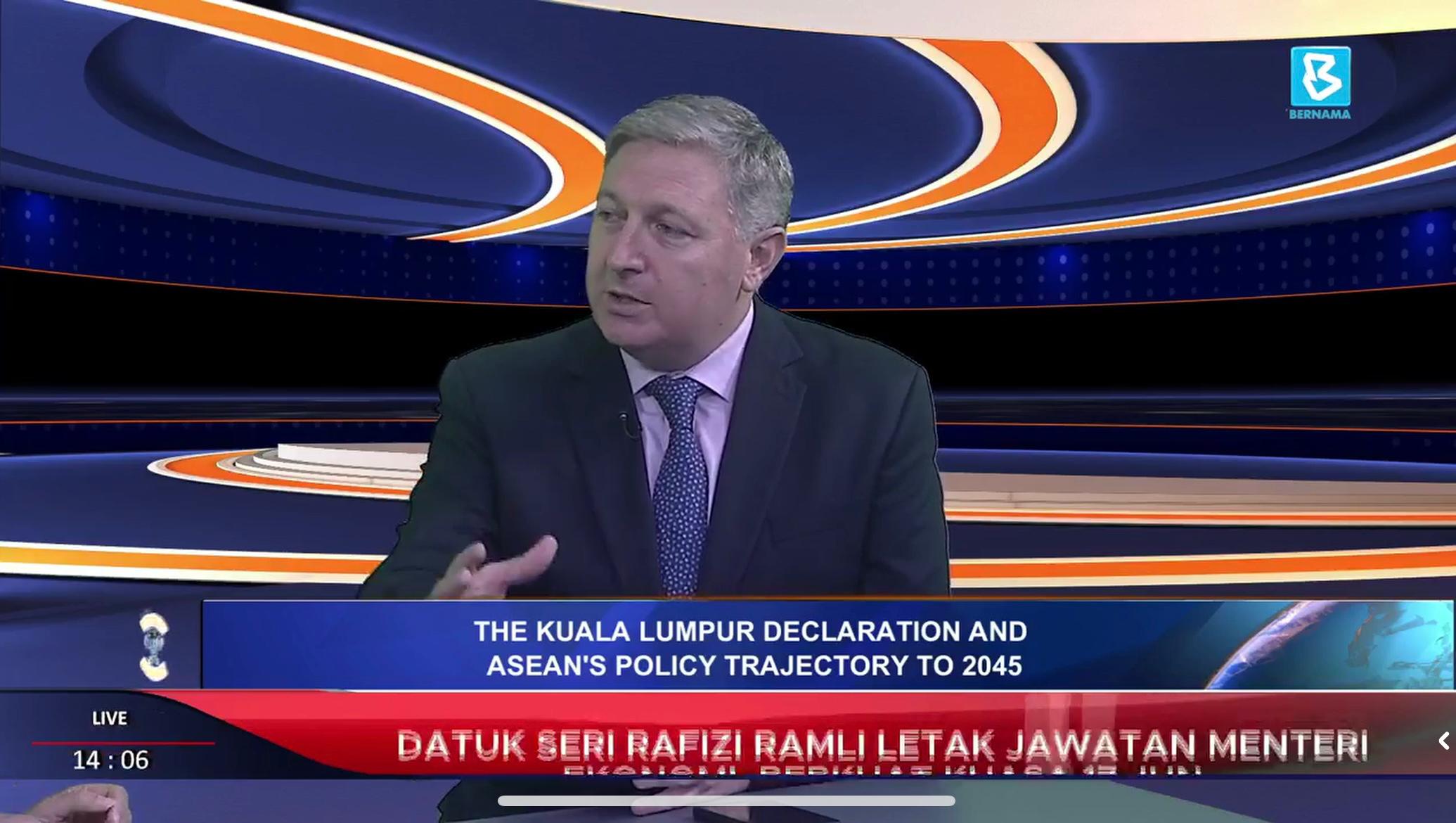 Nordin Abdullah speaking on Bernama TV about crisis management and the modern business world | Source : Bernama TV / NHA File