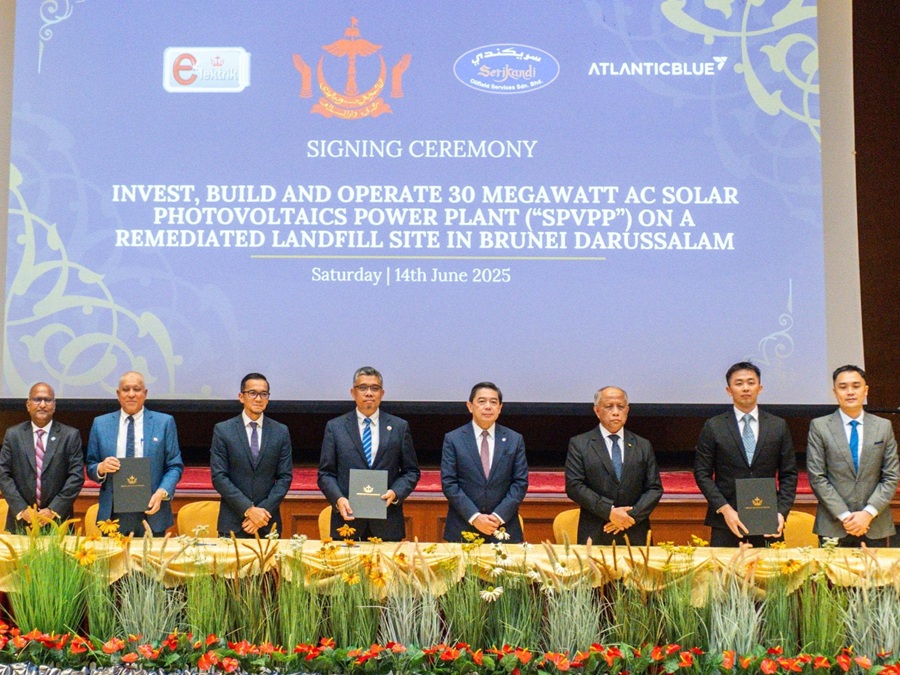 Solarvest Holdings Berhad, through its wholly-owned subsidiary Atlantic Blue, has secured Brunei’s largest solar photovoltaic power plant project in partnership with Serikandi Oilfield Services and Khazanah Satu. The joint venture company, Seri Suria Power (B) Sdn Bhd, will develop and operate the 30 MW solar plant. With key agreements signed on 14 June 2025, construction will begin in the third quarter of 2025 on a 33.29-hectare remediated landfill in Kampong Belimbing, Mukim Kota Batu, with completion targeted by late 2026. | Bandar Seri Begawan, Brunei Darussalam, 14 June 2025. | Photo by Solarvest / NHA File Photo