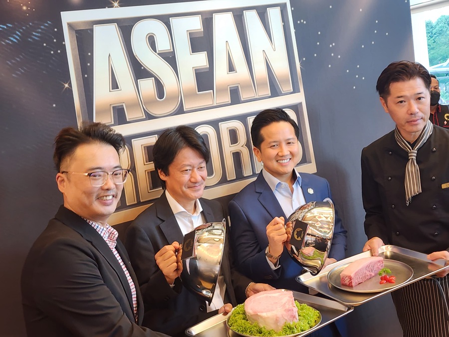 As a symbolic gesture to officiate the grand opening of Wagyu by La Moon, head chef Saburou Niitsu (far right) and Zenrich Wagyu director Liven Chong (far left) presented the Deputy Minister of Agriculture and Food Security Malaysia, Datuk Arthur Joseph Kurup (second from right), and Daisuke Nihei (second from left), Minister of the Embassy of Japan in Malaysia, with the A5 Miyazaki Wagyu. | Wagyu by La Moon, Taman Tun Dr Ismail, Kuala Lumpur, Malaysia. 25 June 2025. | Photo by Ruzanna Muhammad / News Hub Asia