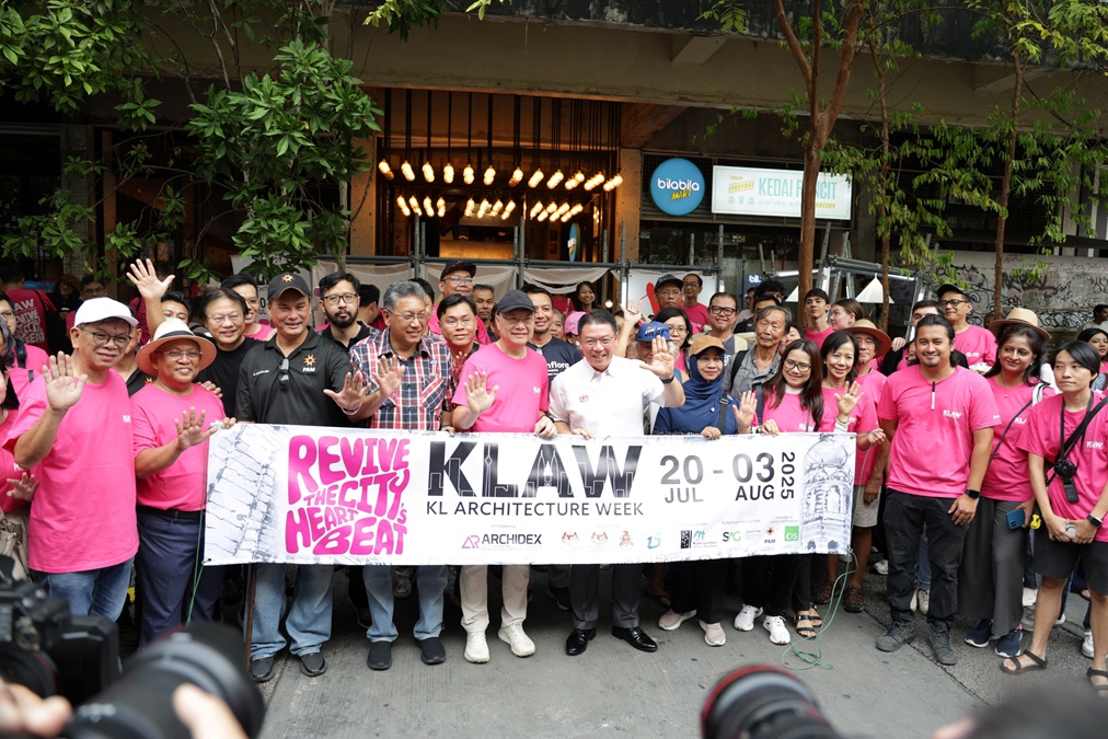 The inaugural Kuala Lumpur Architecture Week 2025 (KLAW 2025) officially kicked off today until 3 August 2025, with a vibrant city walkabout led by Mr Nga Kor Ming, Minister of Housing and Local Government. | Kuala Lumpur, Malaysia. 20 July 2025 | Photo by Archidex 2025 / NHA File Photo