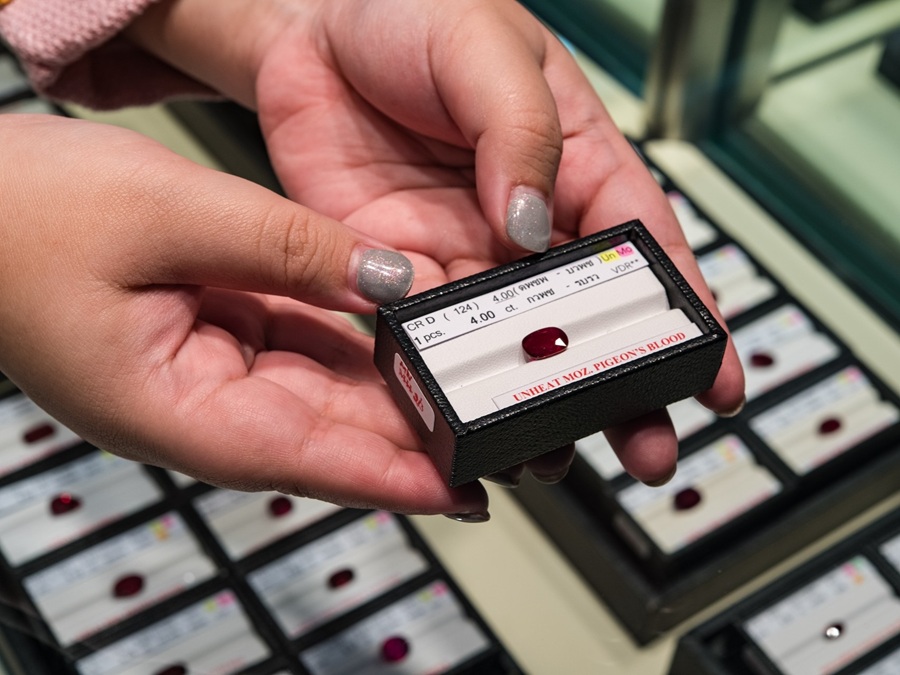 Gems displayed at the 71st Bangkok Gems & Jewelry Fair held in 2024. | Photo by Department of International Trade Promotion (DITP) and Gem and Jewelry Institute of Thailand (GIT / NHA File Photo