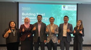 Speakers of the Second Digital Think Tank Network Roundtable Meeting (from left): Sujatha Sekhar Naik, chairman of the Malaysian Institute of Corporate Governance, partner at Messrs Aqran Vijandran, and former senior regulator at the Securities Commission Malaysia; Ts Nurhafiza Mohd Hasan, director of Safety Regulation at the Energy Commission (Suruhanjaya Tenaga); Professor Dr Jeyraj Selvaraj, executive director of Universiti Malaya Power and Energy Dedicated Advanced Centre; Associate Professor Ir Dr Lim Boon Han, Department of Electrical and Electronic Engineering, Lee Kong Chian Faculty of Engineering and Science, Universiti Tunku Abdul Rahman (UTAR); and Damon Leong, solutions expert at Huawei Malaysia. Moderating the session was Dr Nur Shahadah Jamil (far right), senior lecturer at the Institute of China Studies, Universiti Malaya. | Kuala Lumpur, Malaysia, 4 August 2025. | Photo by Huawei Malaysia / NHA File Photo