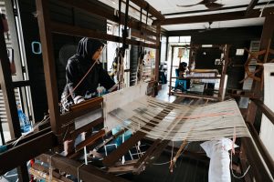 A silk weaver at the Tunku Azizah Royal Craft Village or Perkampungan Kraf Diraja Tunku Azizah in Pulau Keladi, Pahang, Malaysia. | Photo by AFA PRIME Berhad (26 August 2025) / NHA File Photo
